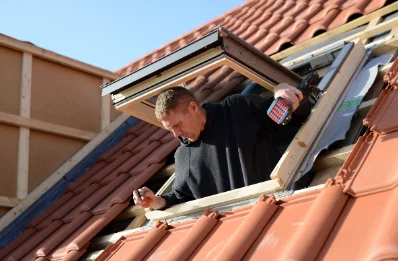 Pose de fenêtres de toit Velux à Barry-d'Islemade